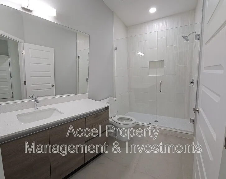 816 N Abbey Ave #3 — Photo 6