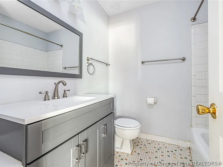 2328 Barrington Cir — Photo 30