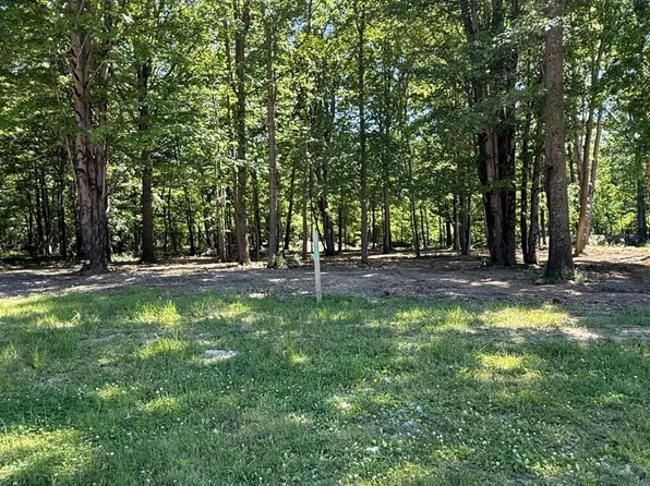 46 Breezewood Ln, Vermilion, OH 44089