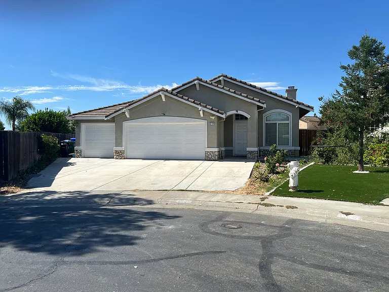 8259 Leesburg Way — Photo 1
