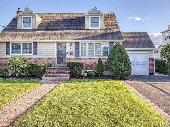 67 16th Street, Hicksville, NY 11801