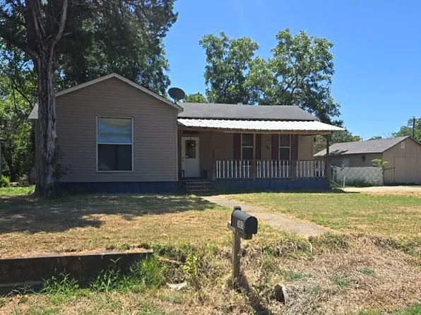 305 NW 2nd St, Hubbard, TX 76648