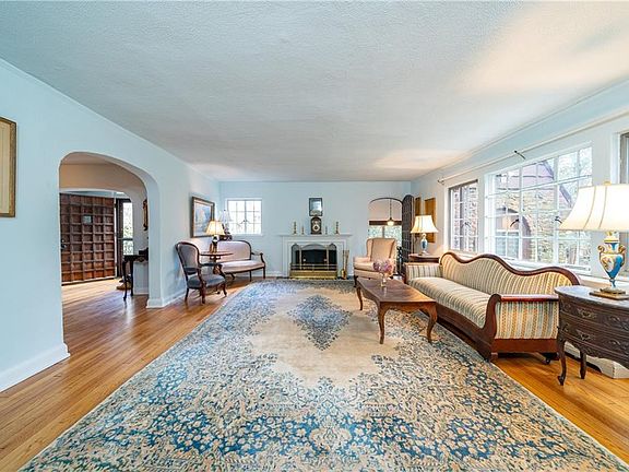 5th image of 17 Oak Ln