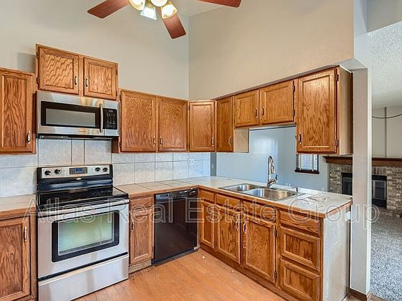 4th image of 6855 Holt Dr