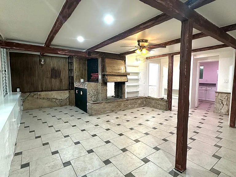 2032 Vista Del Mar St #1 — Photo 2