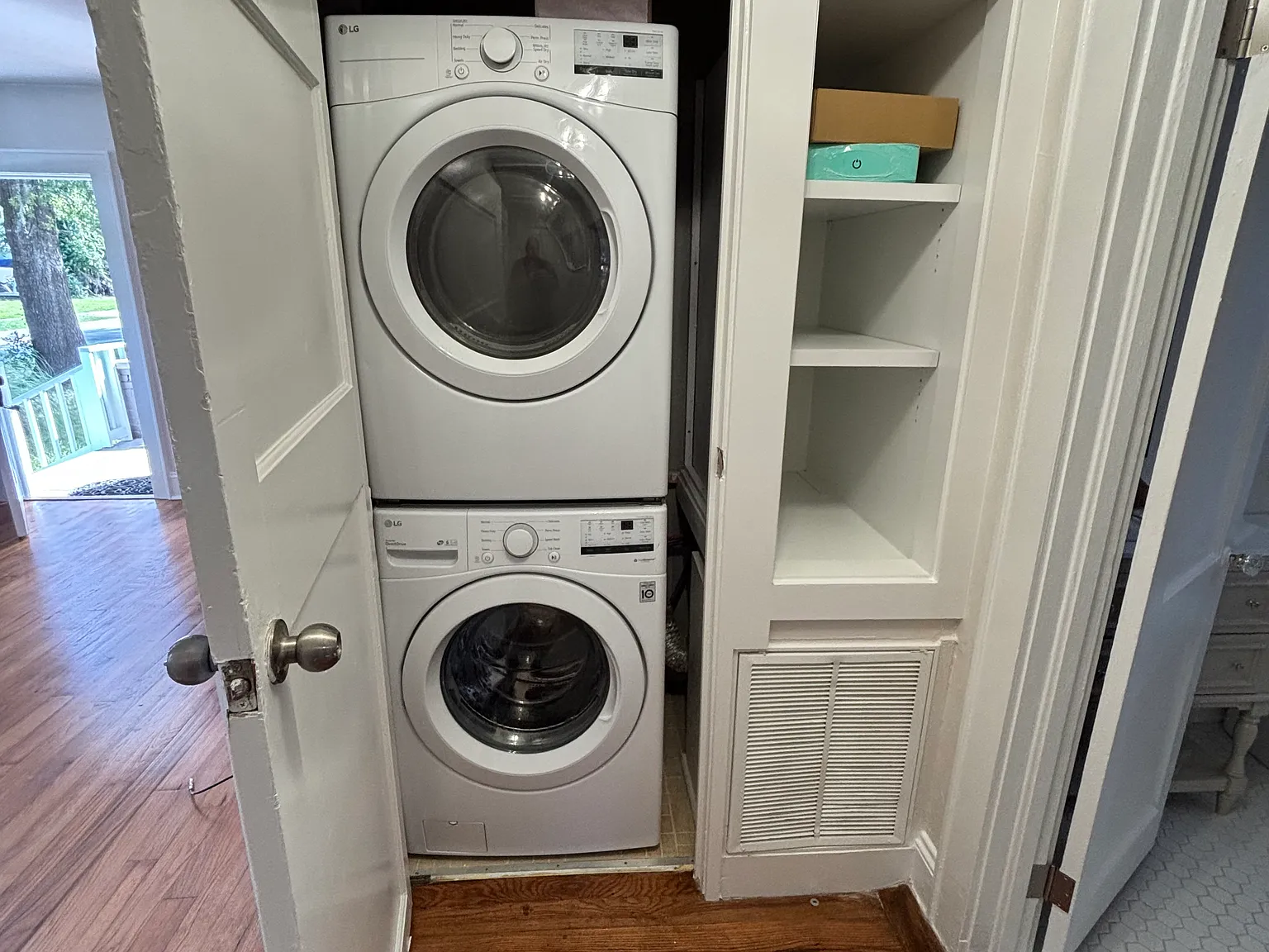 2 bed, 996 sqft, $2,200 — Photo 3