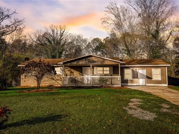 8981 Meadow Dr, Lithia Springs, GA 30122