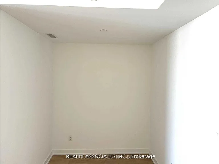 501 Yonge St #4003 — Photo 7