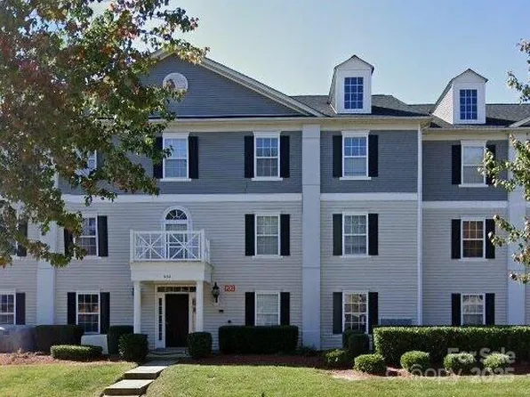 966 Plaza Walk Dr, Charlotte, NC 28215