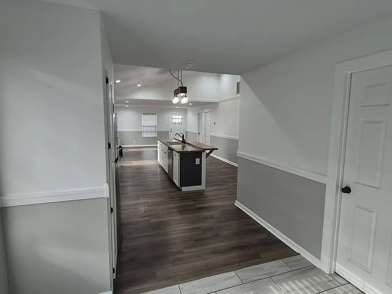 139 E South St — Photo 7