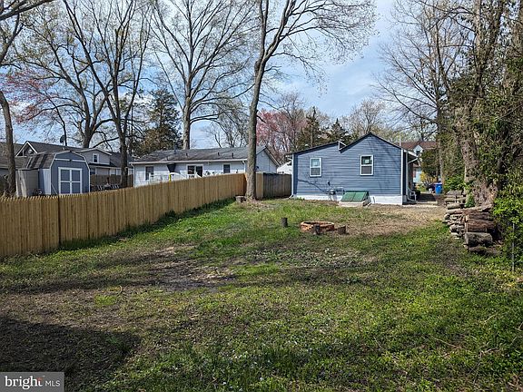 4th image of 309 W Evergreen Ave
