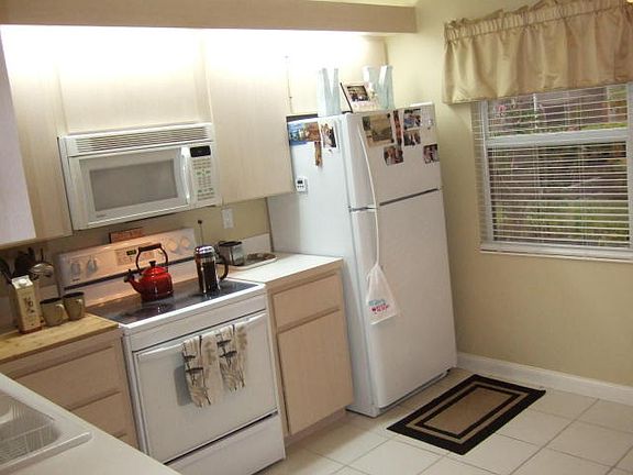 4th image of 2297 SW Essex Ct