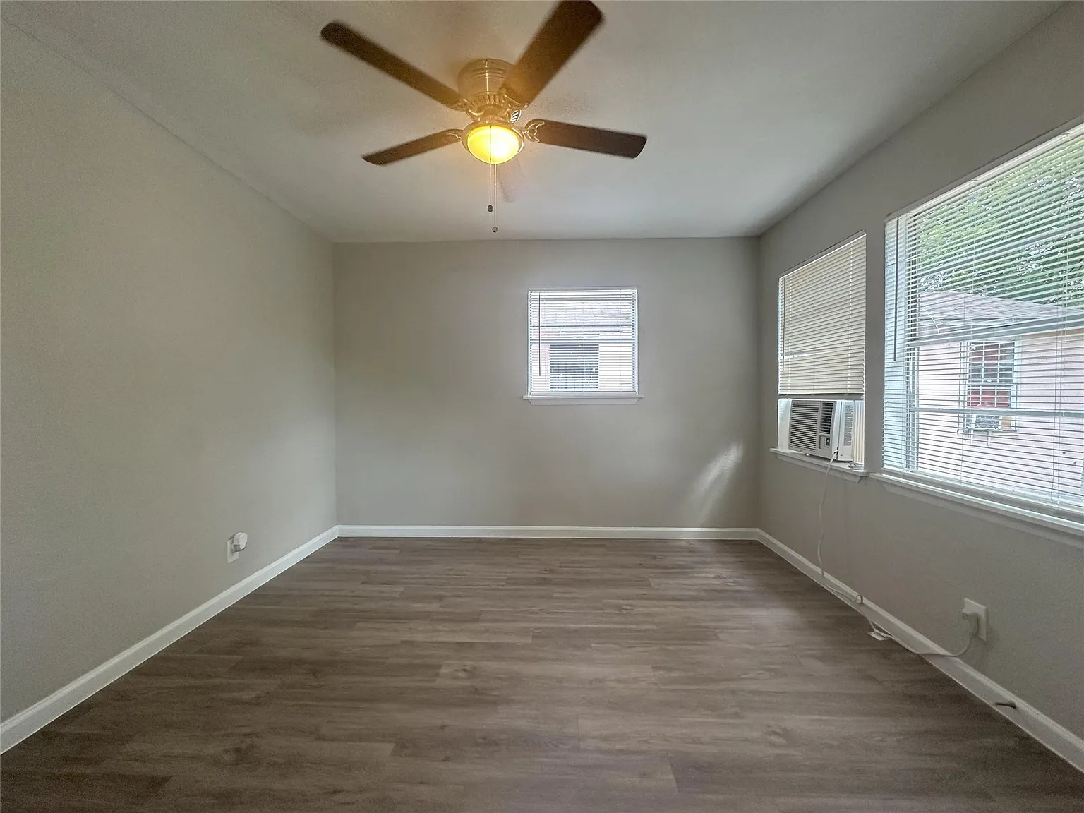 1 bed, 1.0 bath, 496 sqft, $800 — Photo 2