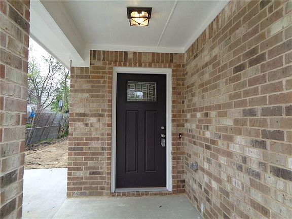 4th image of 532 Woodmont Dr