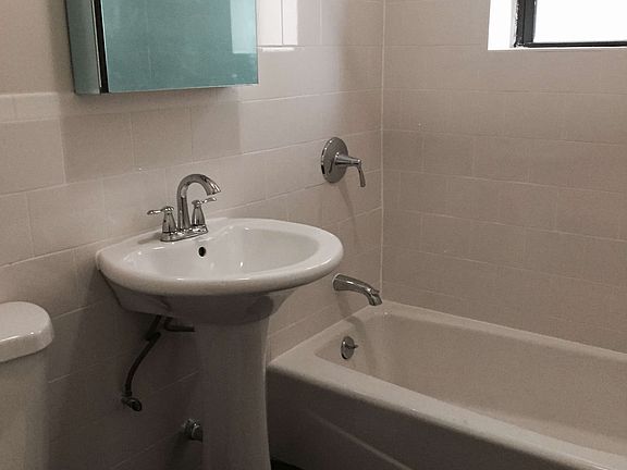 5th image of 724 E 27th St APT 3M