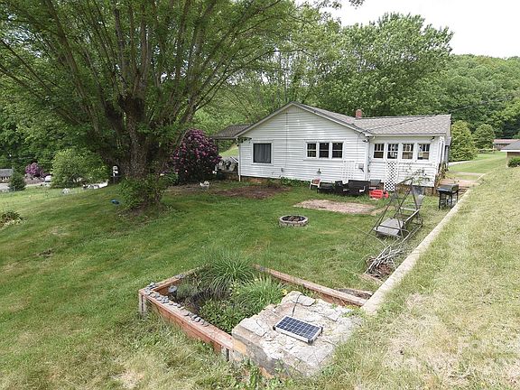 3rd image of 22 Curtis Dr