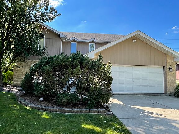2nd image of 13151 Oakwood Dr