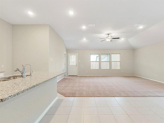 5th image of 813 Bluebird Way