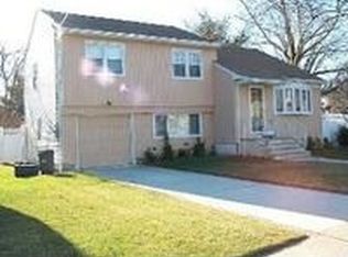 400 Oceanside Pkwy, Oceanside, NY 11572