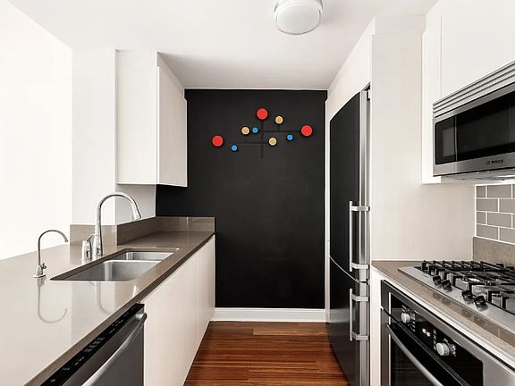 3rd image of 57 Reade St APT 5B