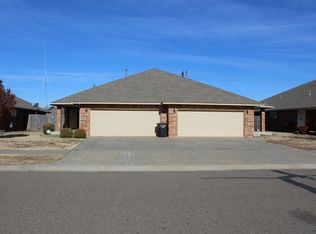 907 SW 35th St, Moore, OK 73160