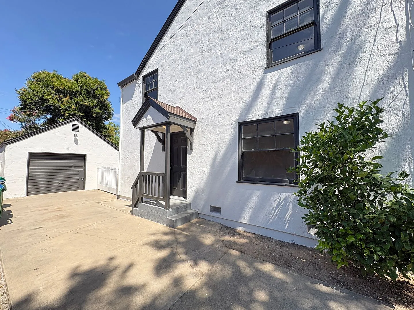 Charming Downton Lodi Home — Photo 2