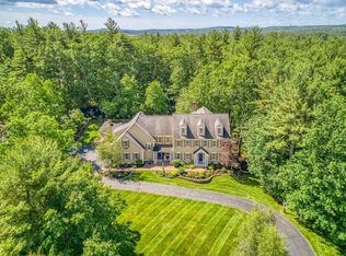 102 Colonel Daniels Dr, Bedford, NH 03110