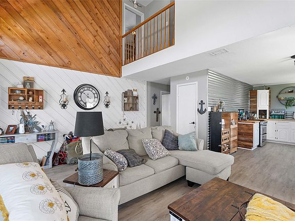 4th image of 10496 Summit Dr