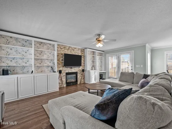 646 Chaucer Drive, Winterville, NC 28590