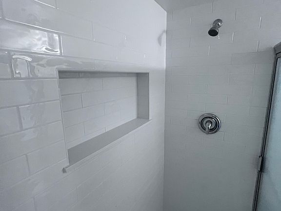 4th image of 2220 W Victory Blvd #M2