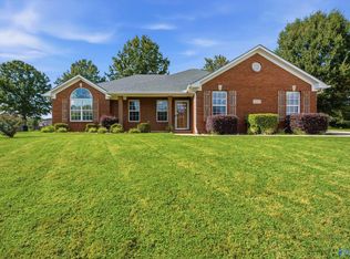 203 Turkey Point Dr, New Market, AL 35761
