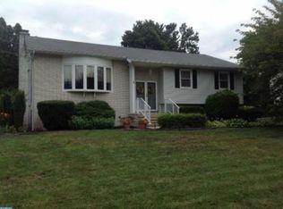 8 Colony Dr, Hamilton, NJ 08619