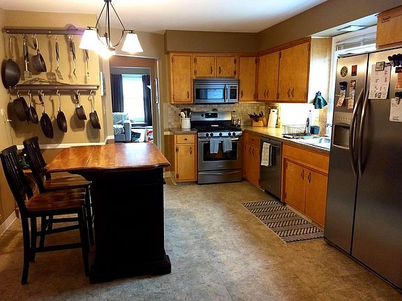 5th image of 743 Stinson Dr