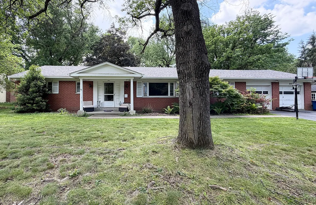 Building Photo - 241 Croswell Rd