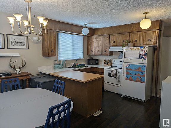 2nd image of 26 Linwood Cres
