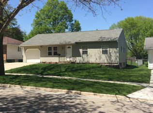 5762 Underwood Ave SW, Cedar Rapids, IA 52404