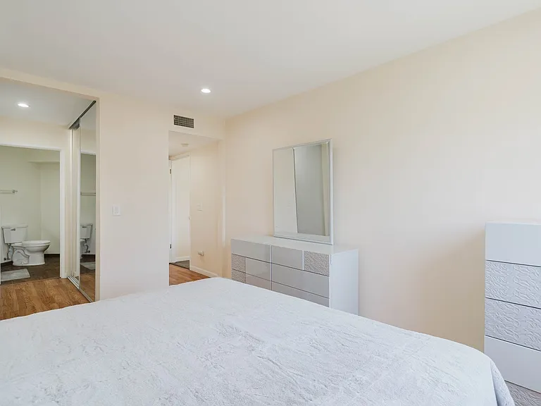 345 N Jackson St #309 — Photo 15