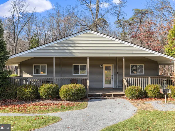 17 Canada Goose Ln, Hedgesville, WV 25427