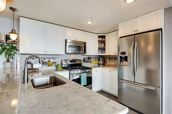 Sold by Century 21 Innovative Realty | media 18