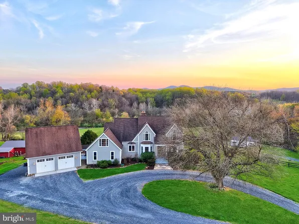 9393 Briar Ln, Delaplane, VA 20144