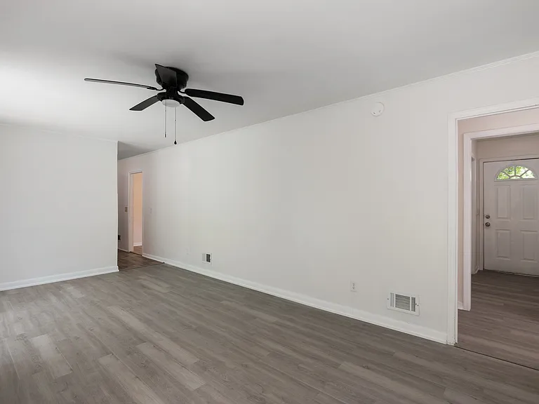 1725 Cheltenham Ln — Photo 7