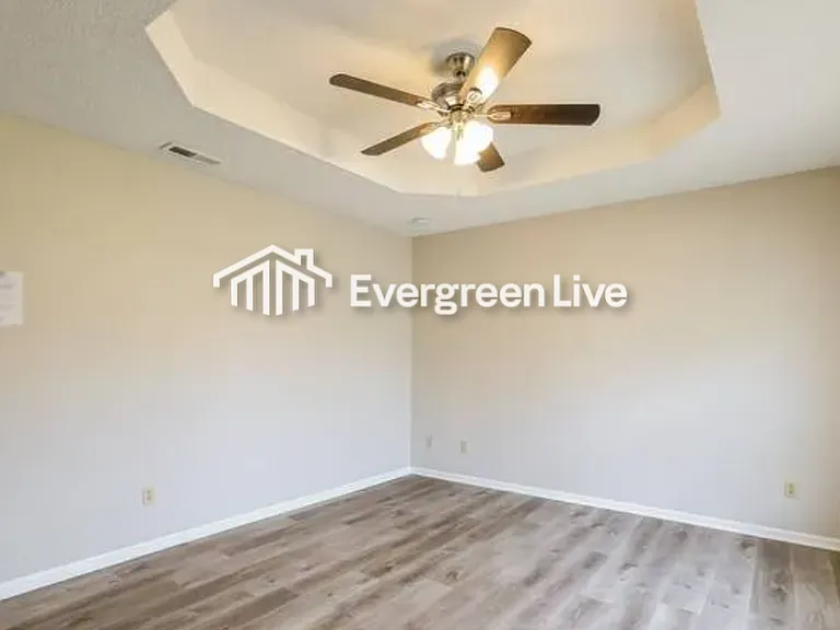 902 Johnson Cir — Photo 2