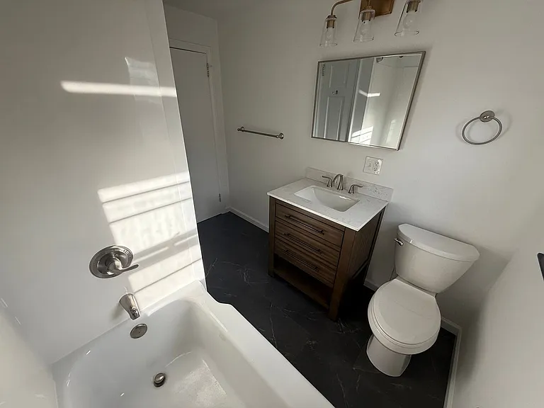 616 W Foster Ave — Photo 15