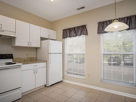 4th image of 2979 Sunset Dr #G