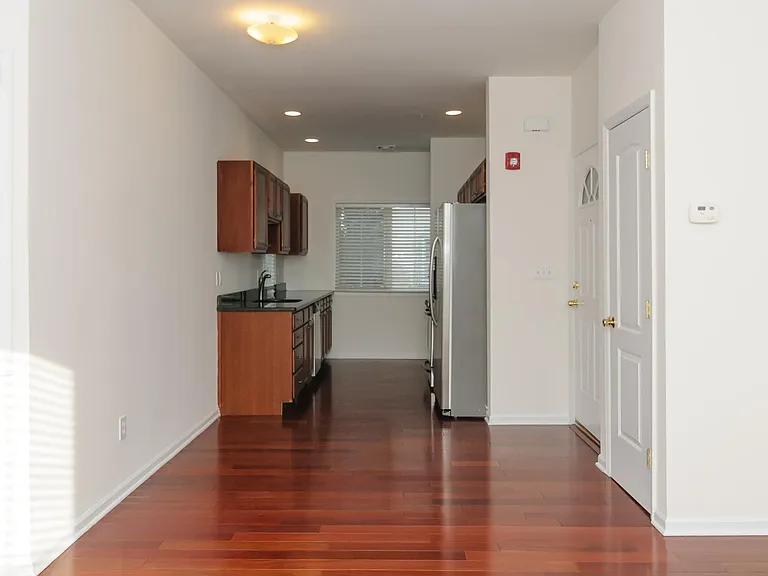 330 Maple Ave #4 — Photo 7