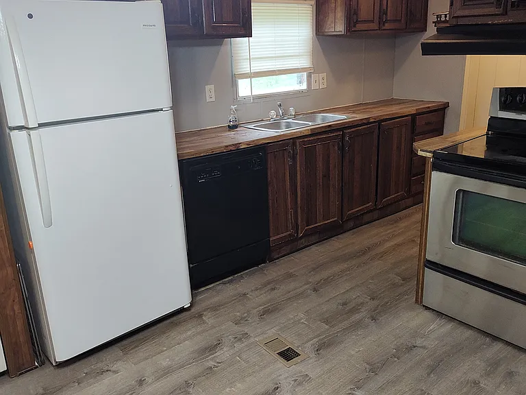 1024 Lindsay Dr #A — Photo 8