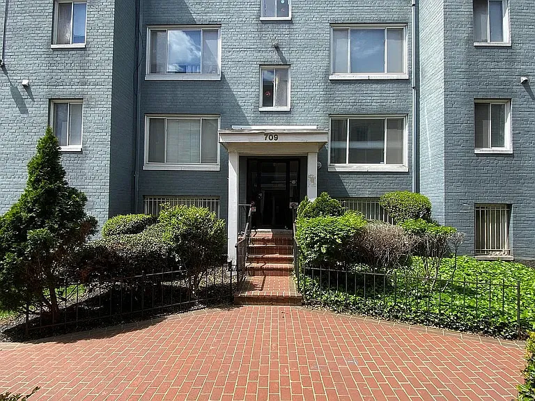 709 Brandywine St SE #B1 — Photo 1