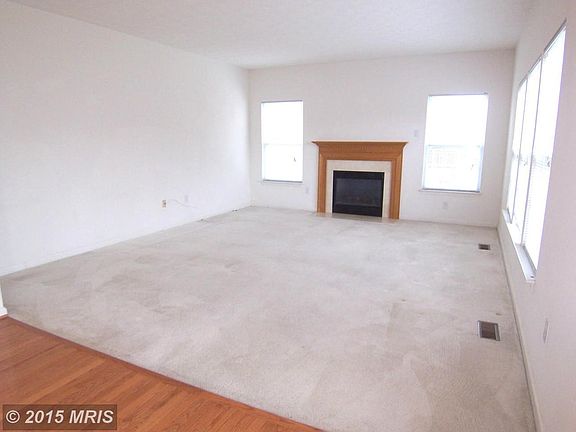 Family Room w/Fireplace