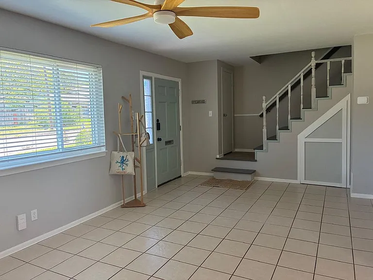 105 W Silver Sands Dr — Photo 3