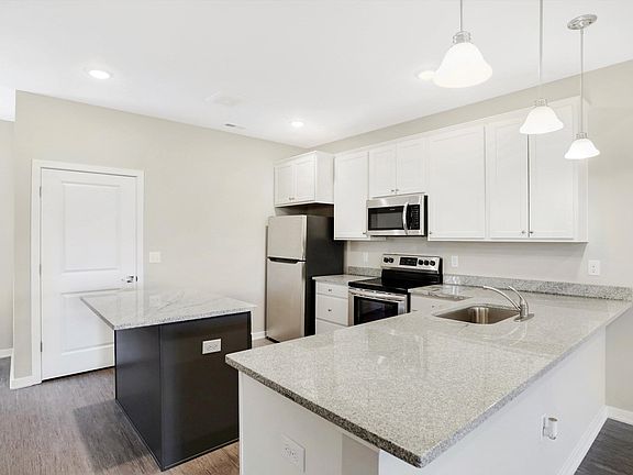 3rd image of 1905 Chambers Dr